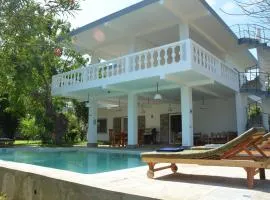 Villa Nika, between palm trees, beach and elephants