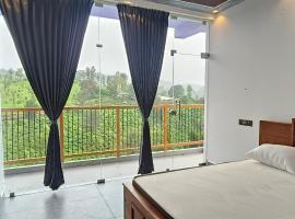 kavi luxury home stay, hotel v destinaci Vālpārai