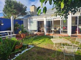 Strand Beach House, hotel in Strand