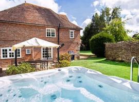 Wilksworth Caravan Park، فندق في ويمبورن مينستر