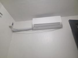 1 Bedroom Townhouse with Airconditon ,Water heater and free wifi,fully furnished, hotel v destinaci San Roque