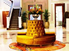 Large Taj Luxury Suite - 2 bed, near top floor, lounge, kitchen & stunning Table Mtn views