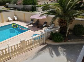 La Vie est Belle, hotel a Meynes