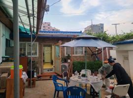 Nearby OSAN AB & Songtan Stn- Cozy 2-bedrooms with Patio allowed Pet & BBQ, penginapan di Songt'an