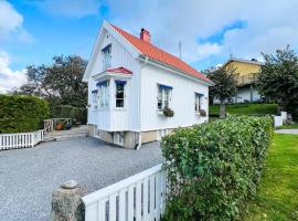 3 Bedroom Stunning Home In Grebbestad, hotel in Grebbestad