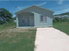 Beach-view 2 Bed Apartment Sleeps 4 - Free parking