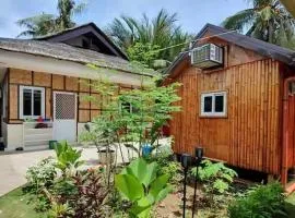 Modernong Bahay Kubo na may gitnang mainit at malamig na shower