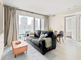 Panoramic 2 Bedroom plus Den Condo Yonge Street Downtown Toronto