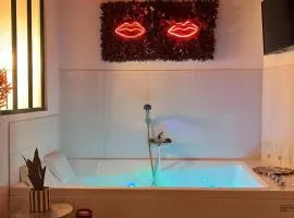 L'Écrin Rouge Escapade Romantique et Balnéo Privé