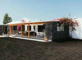 Encantadora villa en el corazon de Lanzarote, hotel in Masdache