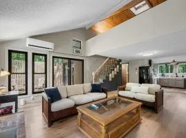 Updated Family Cabin w FirePit Loft Deck Grill & More