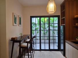 Enjoy and relax living villa style residence, hotell i Batam Center