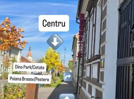 Cetățuia - Ultra-Central Râșnov Stay - Parking and Nature Close to Bran, Dino Parc and More, Hotel in Râșnov