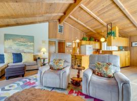 1and8 Mi to Neskowin Beach! Cozy Oregon Coast Home、ネスコウィンのホテル