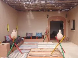 LA PETITE MAISON DU LAC IRIKI