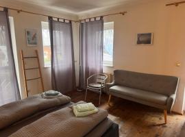 Blue Sky Rooms, hotel in Sillian