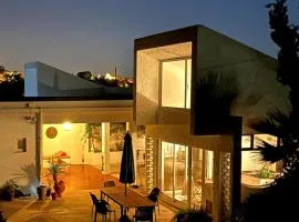 Casa Lisroyan - Pool & Garden Villa in Armação