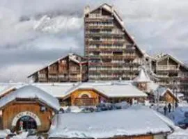 au Bonheur - Praloup 1600 - Au cœur de la station et au pied des pistes - La voile des neiges - parking commun privé - local ski