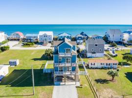 Walk to everything, 360 views, elevator, fence, Hotel in Surf City
