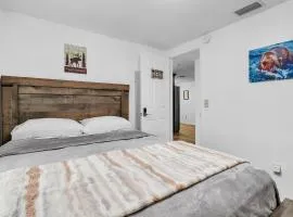 roomstr Alaska Room 1 Bedroom near MacDill AFB with Shared Full Bathroom includes FREE COFFEE