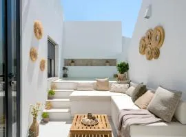 Townhouse with Heated Pool in Downtown Faro