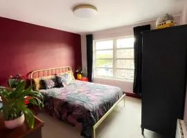Bright and Spacious En-Suite Double Room