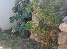 Casa con jardín y vista al cerro en Portezuelo Salta