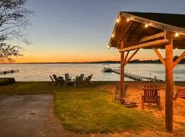 Shawano Lake Cabin w/ Boat Dock!