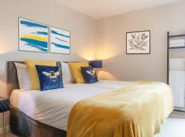Contractor Stay Hatfield with Free Parking Sleeps 3