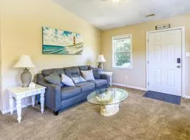 Charming Emerald Isle Escape Less Than 1 Mi to Beach!