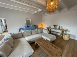 Grande maison de charme, hotel in Pleudaniel