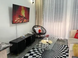 Apartment near Village mkt, Two rivers & UN