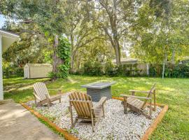 Game Room, Yard Home 3 Mi to Daytona Beach!, hotel in Holly Hill