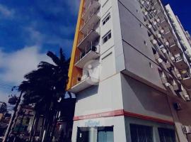 VIVA - Centro - Garagem - Apt 1 Dormitório，位于圣玛丽亚的酒店