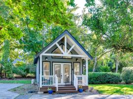 Explore Columbia Gorge Quiet Camas Studio!, hotell i Camas