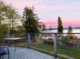 Incredible Water Views Deck Relaxing Retreat Greenbank Getaway by AvantStay
