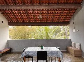 Chalé com Varanda Grande e Terraço Vista Mar