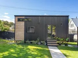 Tiny Home Escape w Sauna and Plunge