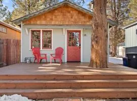 Modern Chic Spruce Retreat