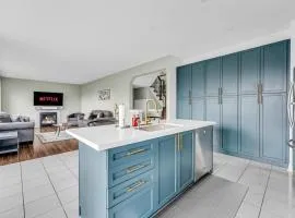 Luxury Mansion with Chefs Kitchen by Niagara Falls