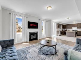 Beautiful Mansion Mins from Niagara Falls and Buffalo、ポートコルボーンのホテル