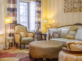 Royal Luxury Central Home with Gazebo By Toronto, hotel em Brampton