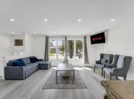 Spacious 6BR Getaway Sleeps 16 Yard and Parking