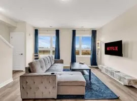 Stylish Niagara Falls Getaway with Rooftop City Views