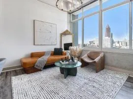 Executive Downtown Atlanta Condo Steps From Dragon Con and Convention Center Plus Free Parking
