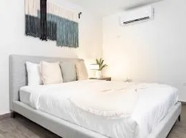 AQUA Terrazas Studio 4 - Oceanfront, Pool & Terrace Views