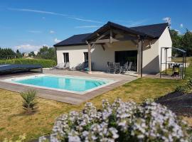 New house with covered and warmed swimming pool, Hotel in Proissans