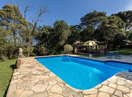 Casa Família Vivern Piscina, Churrasco & Arte, hotel in Campo Magro