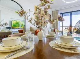 Vieli Luxury Apartment with heated Pool,Gym,1 min walk to Mall