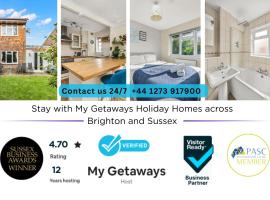 Secret Garden House with Free Parking By My Getaways, hotel en Horsham